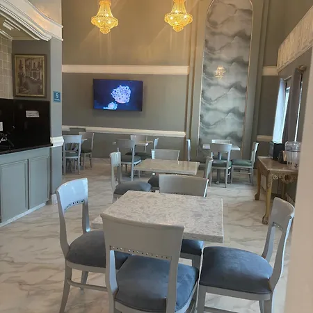 Deluxe Inn & Suites-3