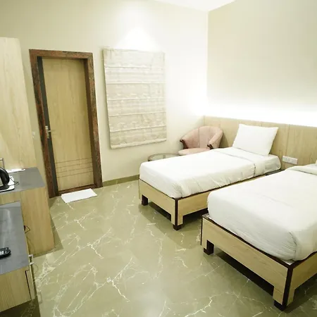 Hotel City Grand Varanasi-3
