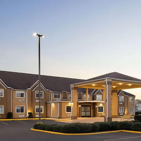Days Inn By Wyndham Jackson Downtown-3