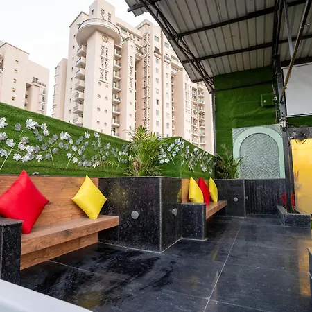 Orsom Stays Sassy Jacuzzi Rooms - Sector 42 Gurgaon-3