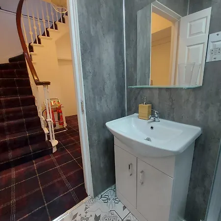 The Cassillis Hotel - Smart Self Check-In Hotel & Bar-3
