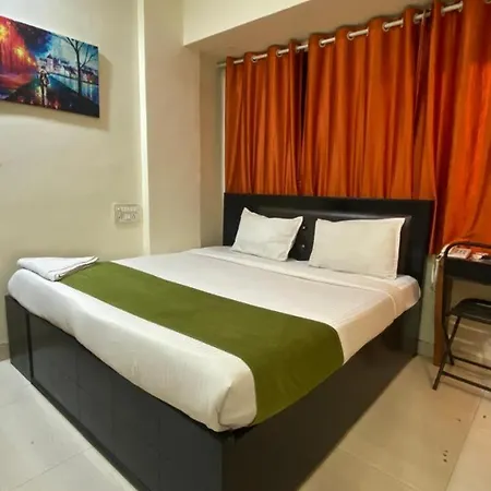 Deluxe Inn - Near Kokilaben Dhirubhai Ambani Hospital-3