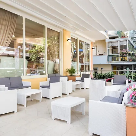 Viva Beach Hotel - 20M From The Beach & Large Breakfast-2