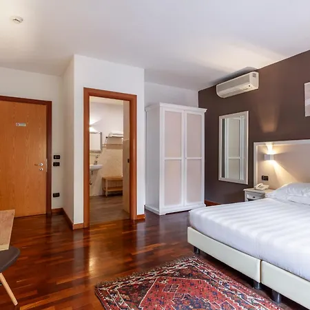 Inn Rome Rooms & Suites-3