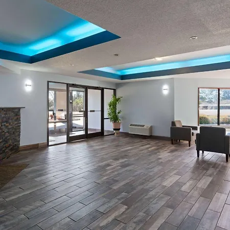 Baymont By Wyndham Creedmoor-3