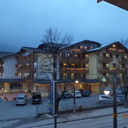 Hotel Canada-2