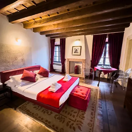 Truly Verona - Delle Erbe Suites-2