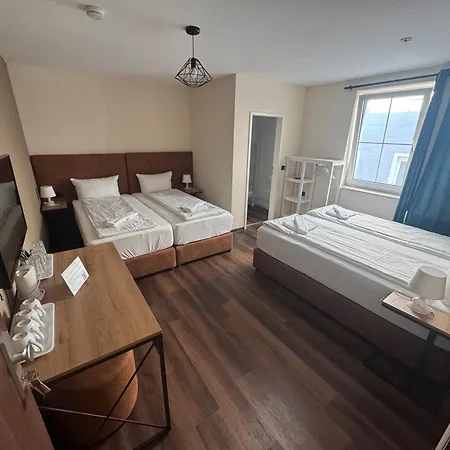 Hotel Capitol Zentrum - 24h --3