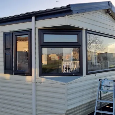 8 Berth Waterside Ingoldmells V8 Santanavan 3-3