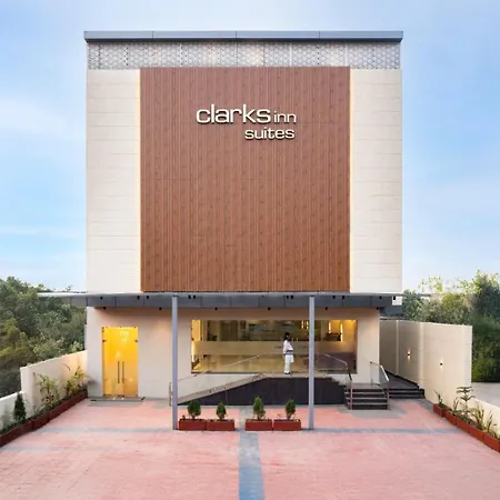 Clarks Inn Suites Agra Near Tajmahal-2