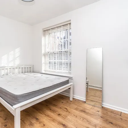 Shared Guest House In Hackney-2