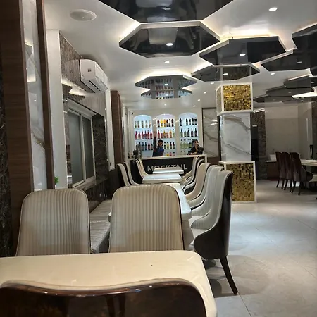 Hotel Iswar & Family Restaurant-3