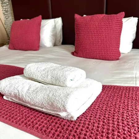 The Red Cow - Guest House-3