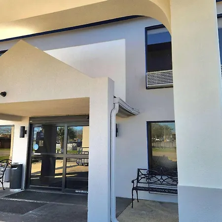 Days Inn & Suites By Wyndham New Iberia-2