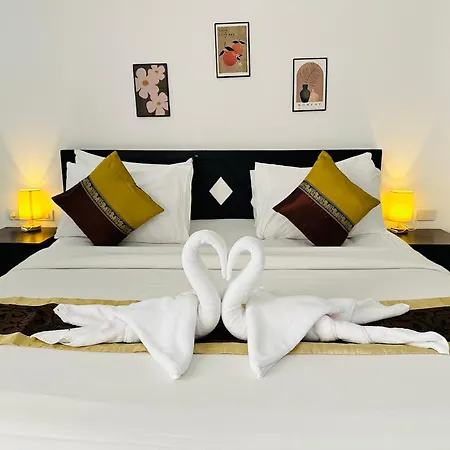 Hotel Baya Phuket - Rooftop Pool, Next To Food Market & Steps To Beach-2