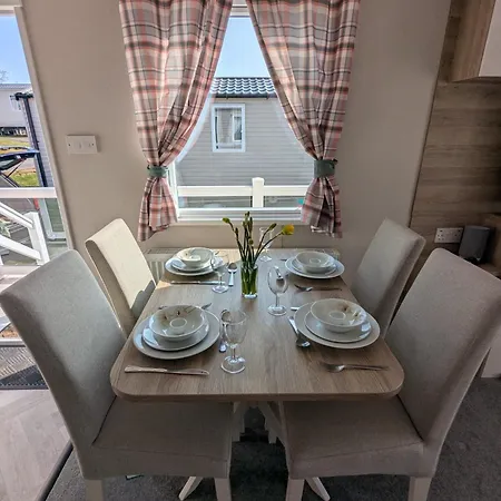 Devon Cliffs Holiday Park Exmouth Haven Beautiful Modern Spacious Holiday Home 15 Minutes Walk To Beach-3
