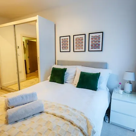 Lux Room To London Eye-3