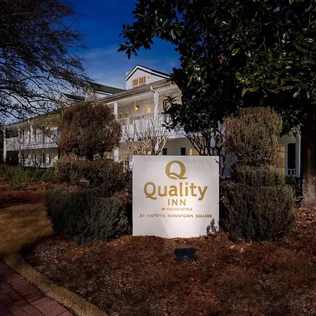 Quality Inn Fayetteville Near Historic Downtown Square-2
