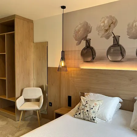 Les Orchidees , Hotel & Restaurant-3