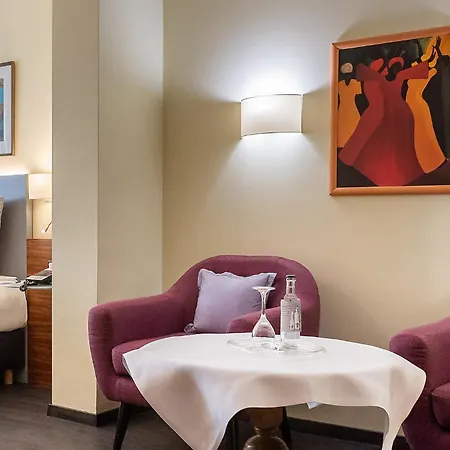 Romantichotel Goldener Karpfen - Das Kleine, Feine Grandhotel Direkt In Der Altstadt-3