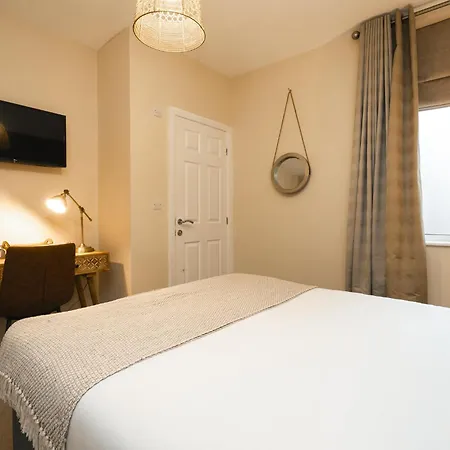 Rooms At The Dressers Arms-2