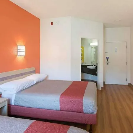 Motel 6-3
