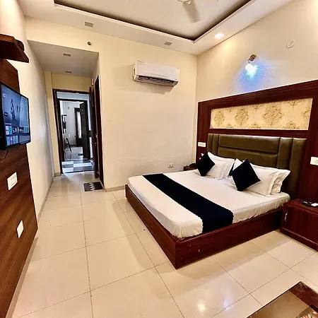Hotel Kakkar Palace Ludhiana !! Near Railway Station, Ghanta Ghar & Chaura Bazaar ! Parking ! Lift ! Prime Location ! Couple Friendly-3