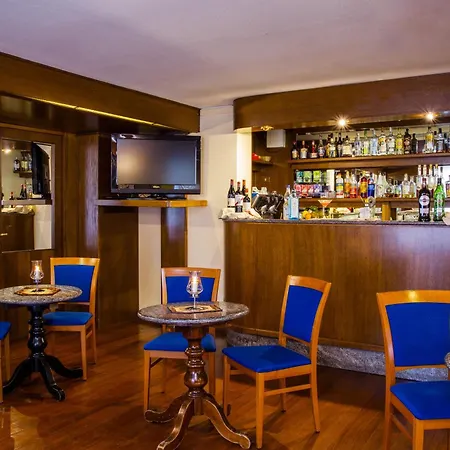 Hotel Les Jumeaux Courmayeur-3