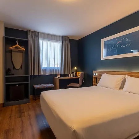 Travelodge Barcelona Poblenou-3