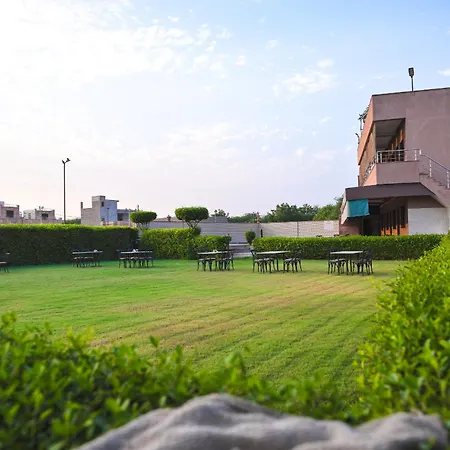 Apple Resort & Restaurant-3