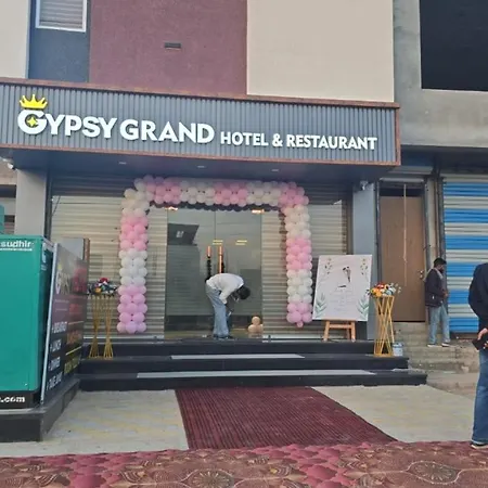 Gypsy Grand Hotel And Restaurant-2