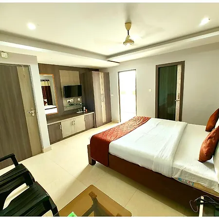 M R Hotel Shivangi Near Sea Beach-3