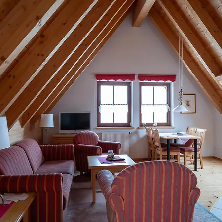 Ferienanlage Zum Silberstollen 2 Häuser am Berg Polderhof und Weißeritzhütte-2