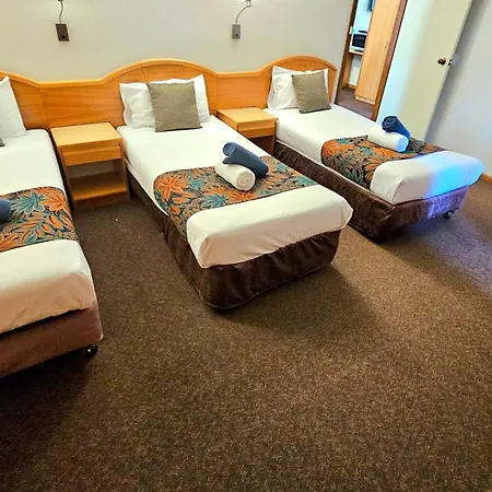 Hilltops Retreat Motor Inn-2