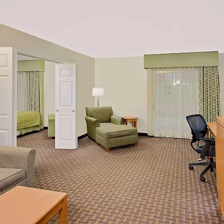 Ramada By Wyndham Marquette-3