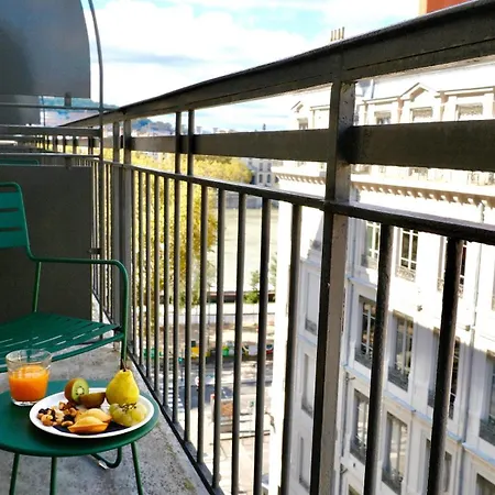 Okko Hotels Lyon Pont Lafayette-2