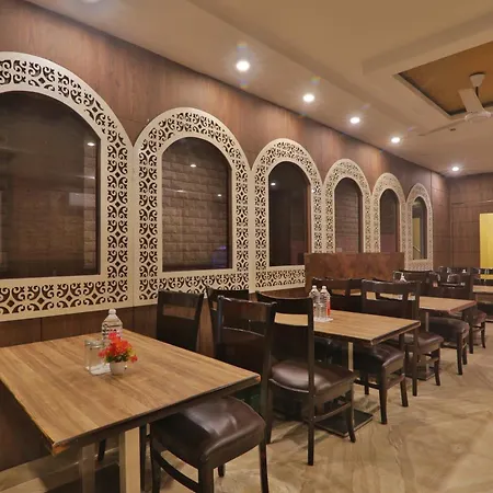 4Everstay By Janki Inn Most Luxury & Spacious Rooms Best Family Hotel In Varansi-3