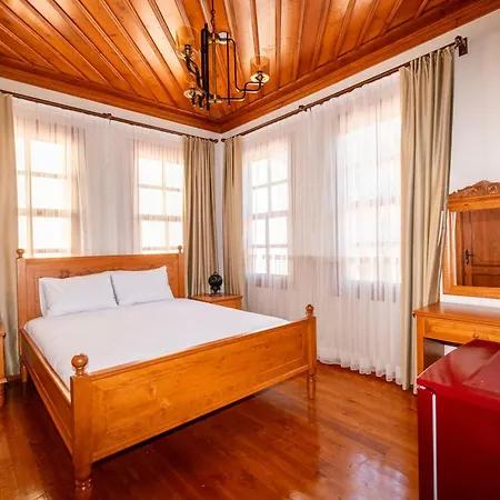 Pina Hotel Oldtown-3