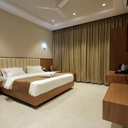 Hotel Regal Palm-3