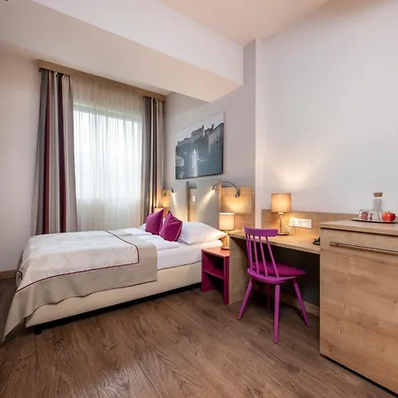 Hotel Junior By Max 70-2