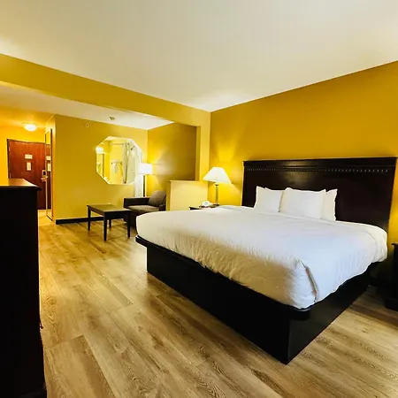Econo Lodge Inn & Suites Monroe-3
