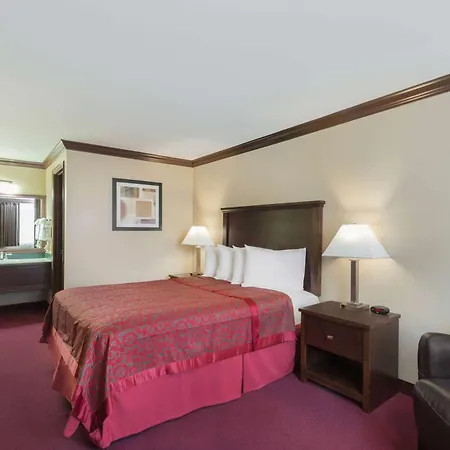 Days Inn By Wyndham Auburn-2