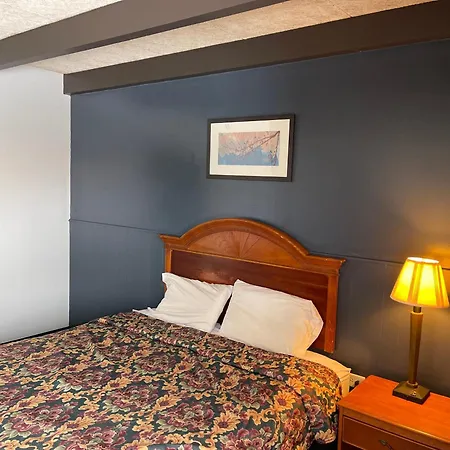 Wooden Shoe Motel-3