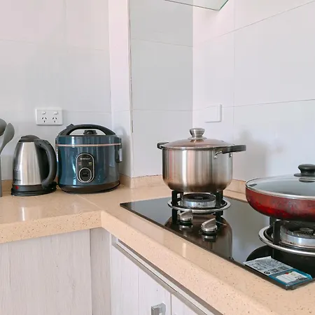 Ocean Breeze Apartment Hotel-3
