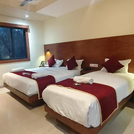 Hotel Ashraya International-3