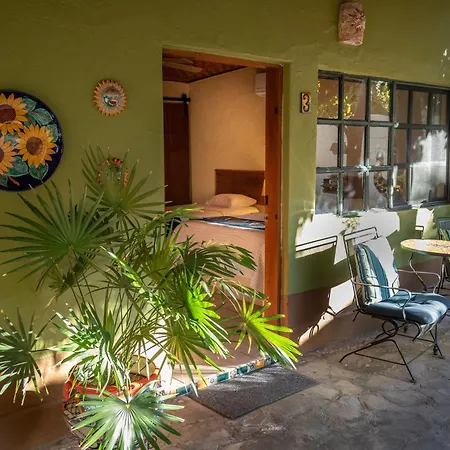Iguana Inn-3