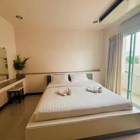 Ree- Riverside Hotel-3