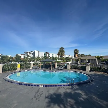 Super 8 By Wyndham Kissimmee-Orlando-2
