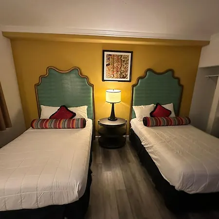 Howard Johnson By Wyndham Bakersfield-3