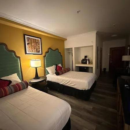 Howard Johnson By Wyndham Bakersfield-2